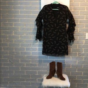 Flared sleeved boho dress with feather design.